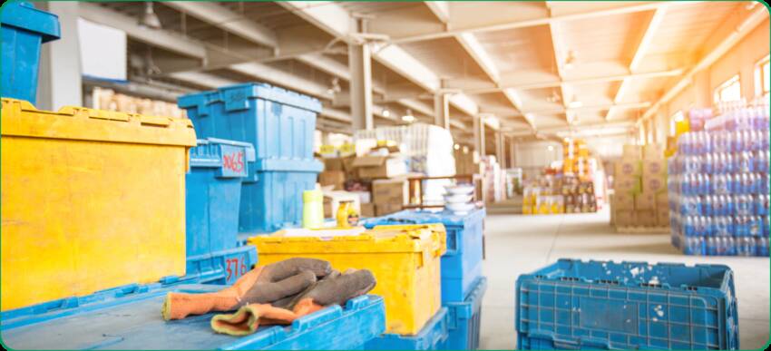 Plastic containers in blue and yellow colors